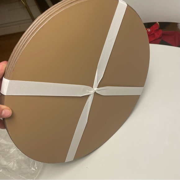 NWT Allegro Faux Leather Hard Backed Round Placemat Set/4 15” Rd - Silver - Picture 5 of 6